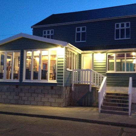 The Waterfront Boutique Hotel Stanley Bagian luar foto