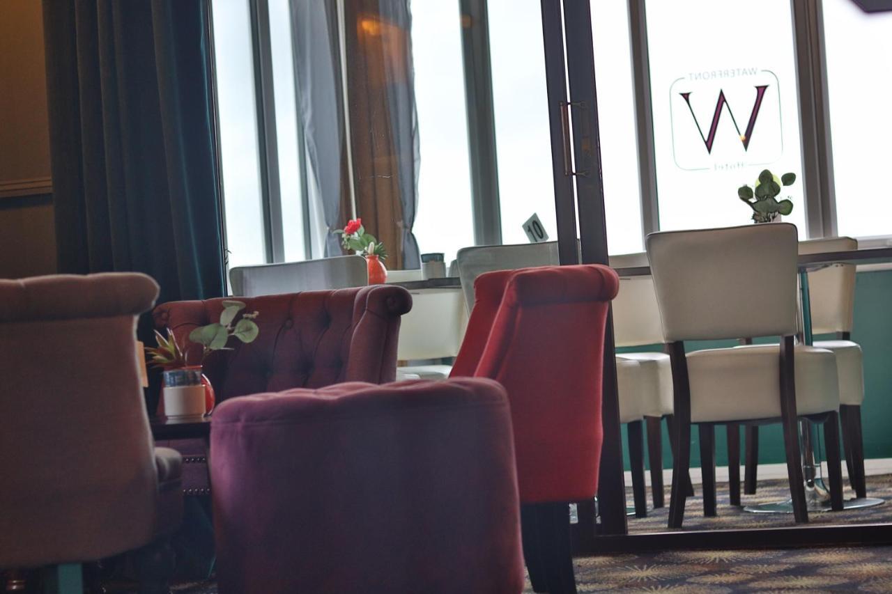 The Waterfront Boutique Hotel Stanley Bagian luar foto