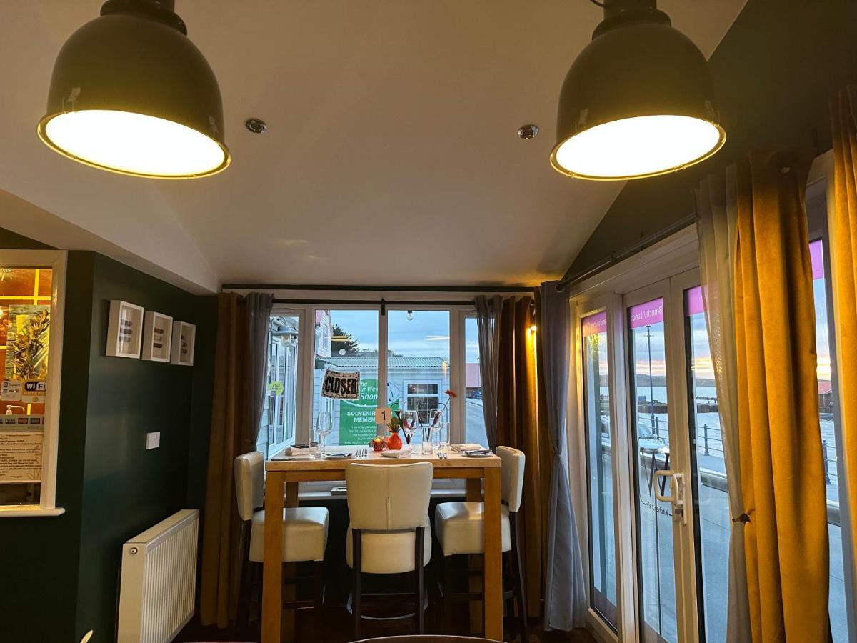 The Waterfront Boutique Hotel Stanley Bagian luar foto