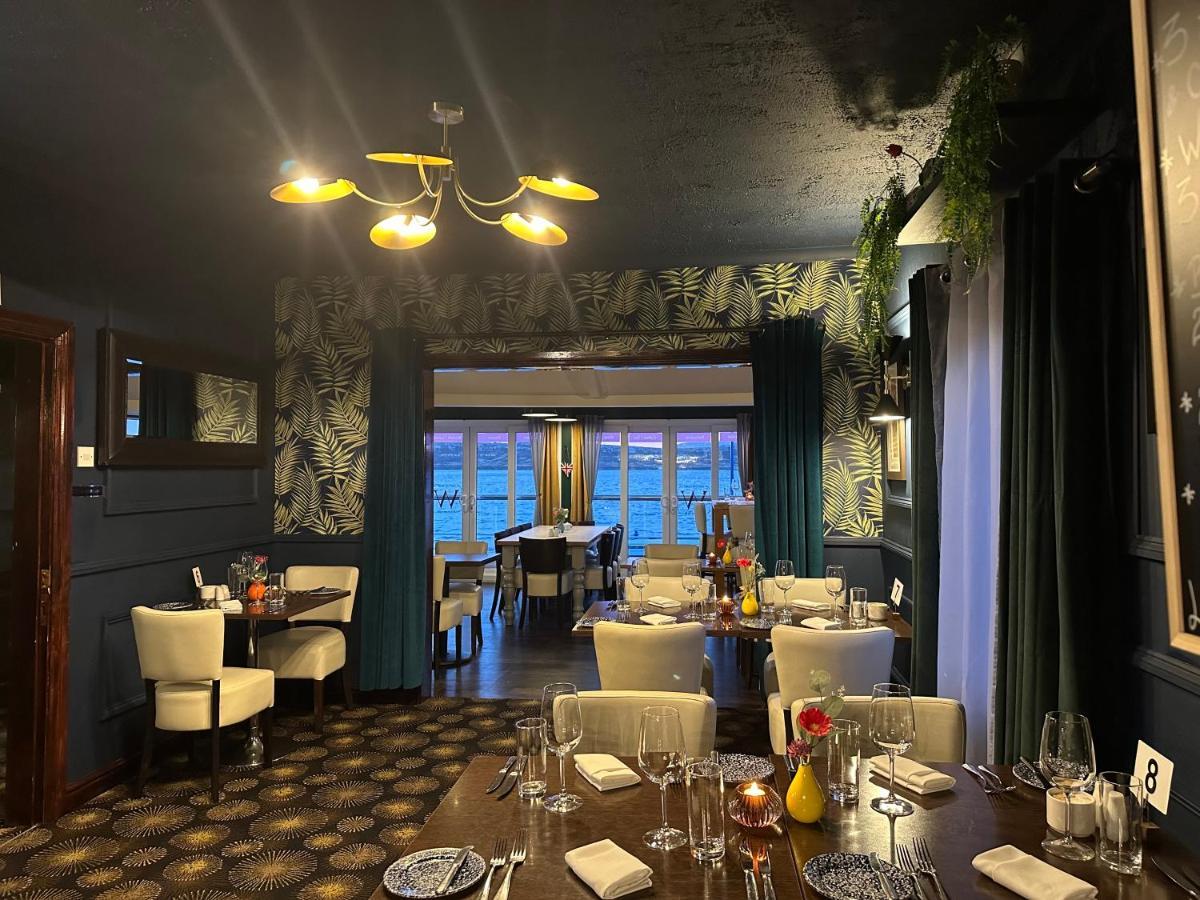 The Waterfront Boutique Hotel Stanley Bagian luar foto