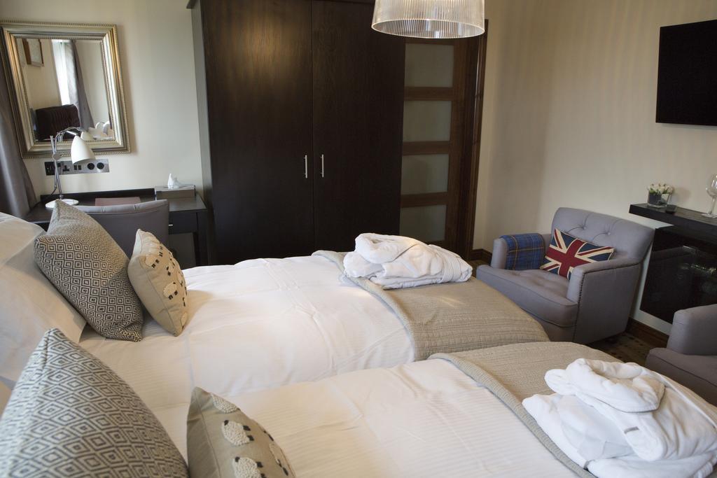 The Waterfront Boutique Hotel Stanley Bagian luar foto